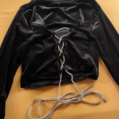 Top nero con corsetto sul retro
