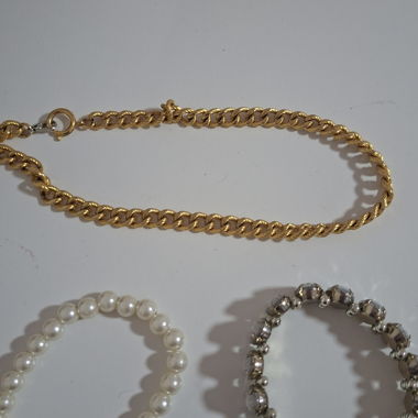 Strass- und Perlenarmbaender Set