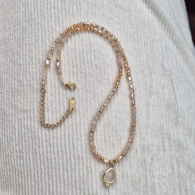 Collier rose fait main 