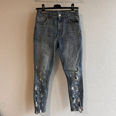 Ripped Jeans mit Glitzersteinen