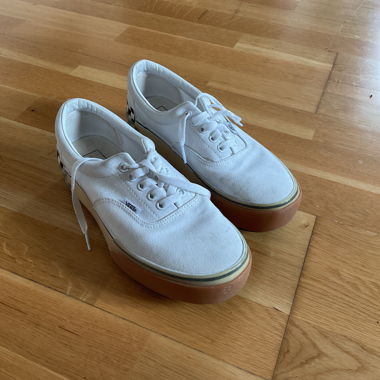 Weiße Vans-Sneaker mit Plateau