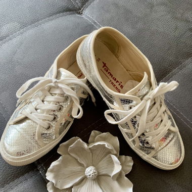 Sneakers in Silber von Tamaris 