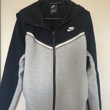 Nike Tech