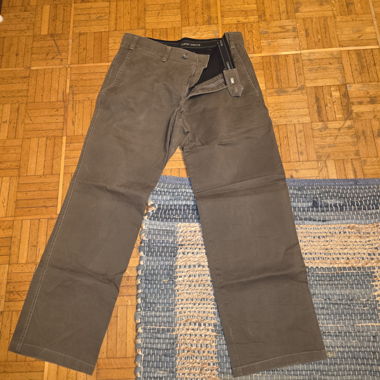 Braune Chinohose