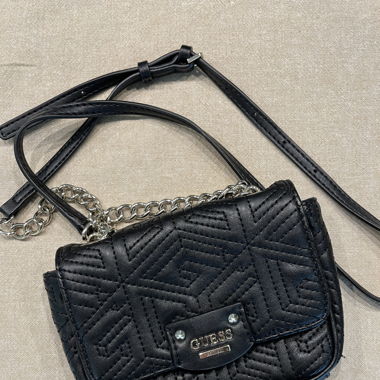 Schwarze Tasche von Guess