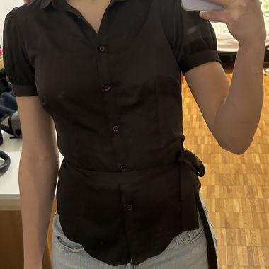 Brown short-sleeve blouse with tie belt