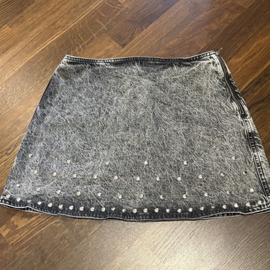 Denim skirt with studs