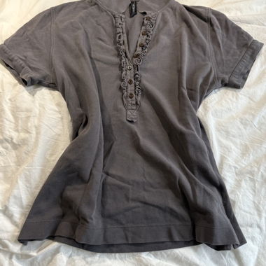T-shirt gris avec détails