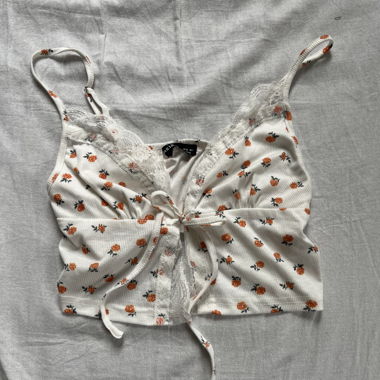 Top in pizzo floreale