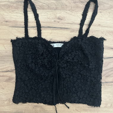 Schwarzes Spitzen-Crop-Top von Zara