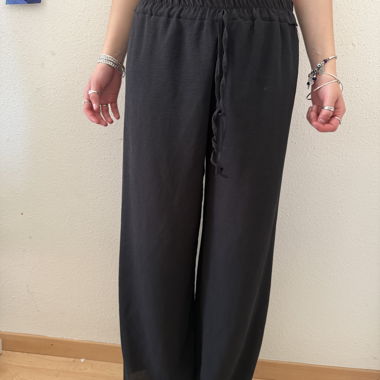 Pantaloni neri a gamba larga
