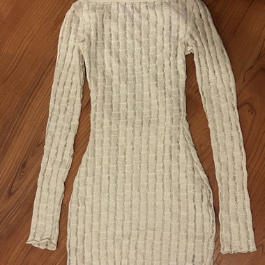 Mini abito mini Bershka color crema a maniche lunghe