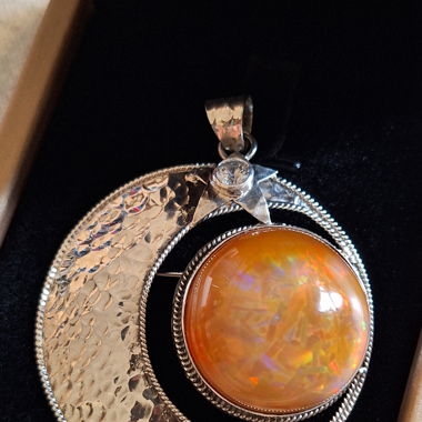 Ethiopia Opal  -Anhänger & Brosche