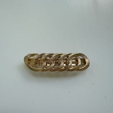 Broche dorée à cercles