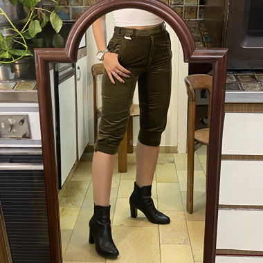 Pantalon Capri en velours côtelé vert olive