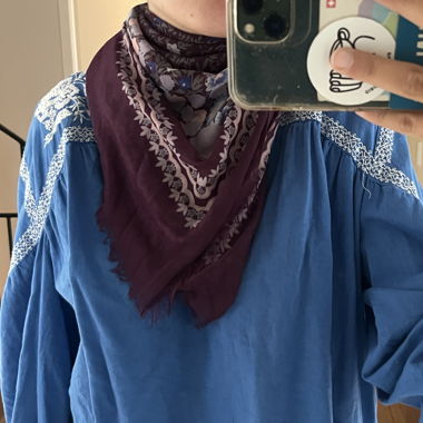 Foulard fleuri violet
