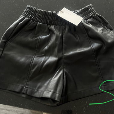 Short in ecopelle nero taglia S