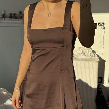 Satinkleid Urban Outfitters