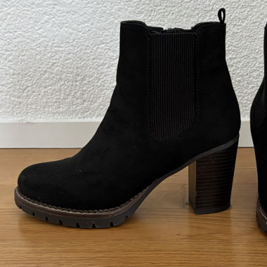 Heeled boots