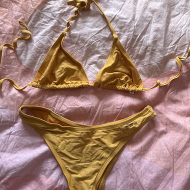 Ensemble de bikini jaune