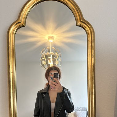 Lederjacke mit Gürtel und abnehmbarem Kragen