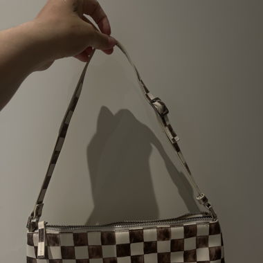 zwei Handtaschen