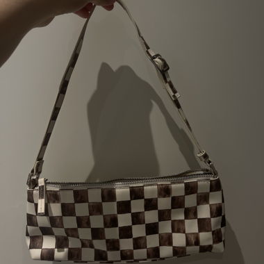 zwei Handtaschen