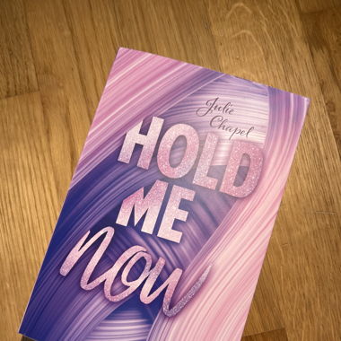 Buch „hold me now“ von julie chapel