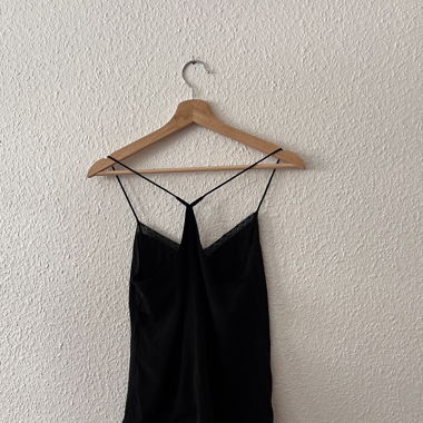 débardeur noire avec dentelle 