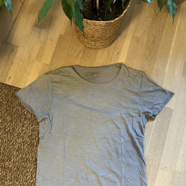 T-SHIRT - grey