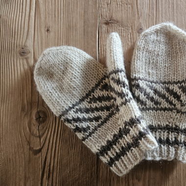 Handgestrickte Handschuhe