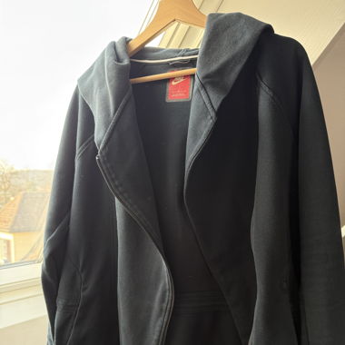 Giacca con cappuccio nera Nike con zip