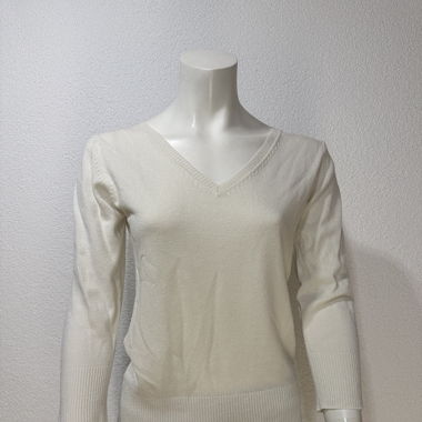 Weisser Basic-Pullover mit V-Ausschnitt