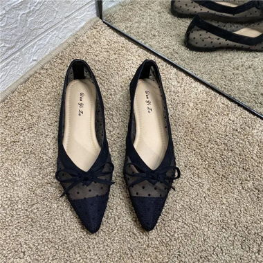 Ballerinas mit Tupfen