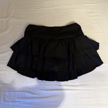 Mini jupe noire volantée