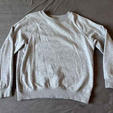 Hellgrauer Sweatshirt