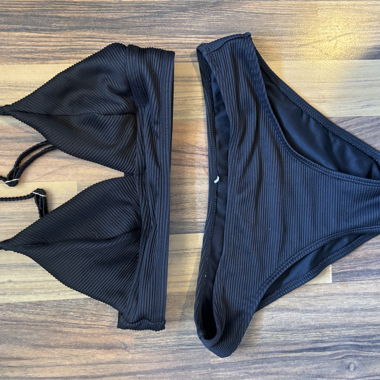 Schwarzes Bikini-Set