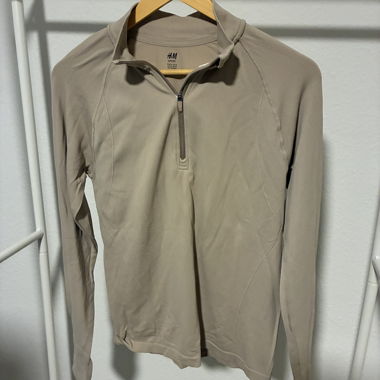 Top H&M Sport a Manica Lunga