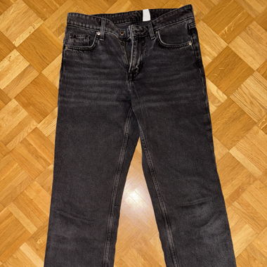 Low-Waist Jeans