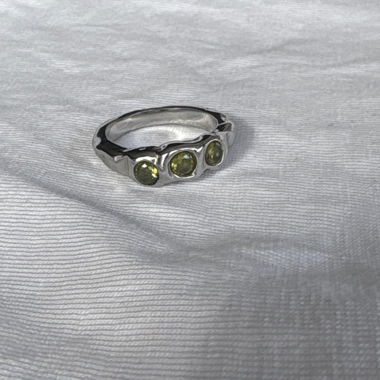 Silberring mit Steinen