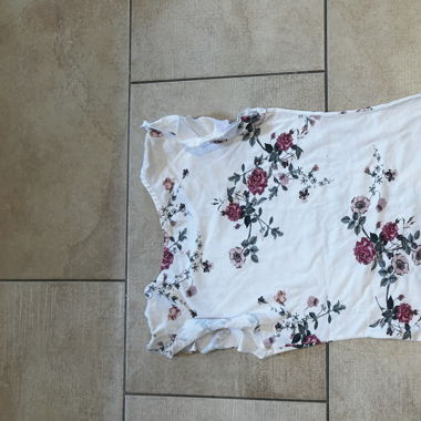 Elegantes T-Shirt mit Blumen