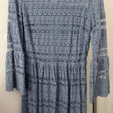 Robe en dentelle bleue