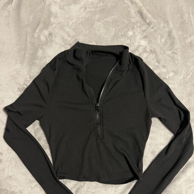  Schwarzes Rippen-Longsleeve mit Zipper