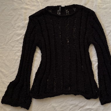 schwarzer strickpulli