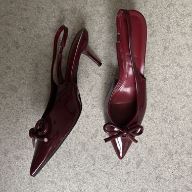 Bordeauxfarbene Lack-Slingback-Pumps