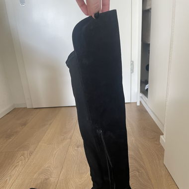 Black boots 