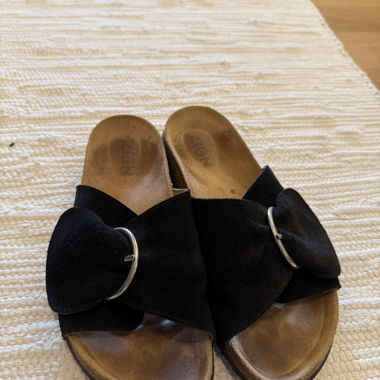 Sandales à enfiler en daim noir