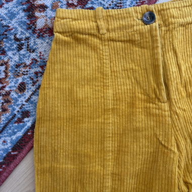 Pantaloni in velluto a coste giallo senape