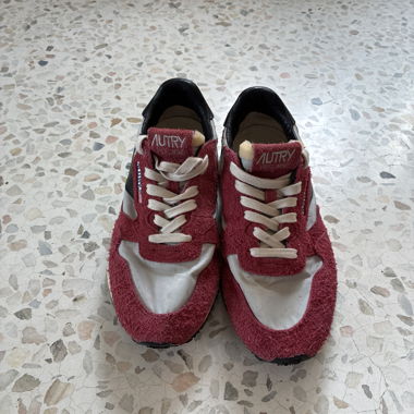 Rote Autry Sneaker