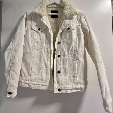 Weisse Cordjacke mit Teddyfutter